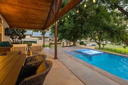 Lakeshore Retreat with Pool, Spa & Private Peninsula - Image 4