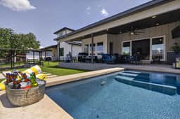 Robinhood Lakefront Retreat, Winter Specials - Image 2