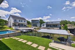Robinhood Lakefront Retreat, Winter Specials - Image 3