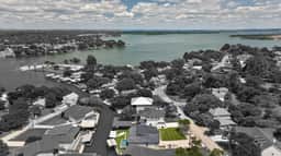 Robinhood Lakefront Retreat, Winter Specials - Image 5