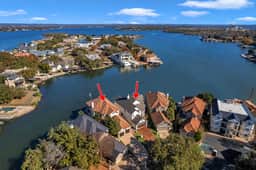 Double Diagonal Bay: Lakefront Luxury with Concierge Services in Horseshoe Bay - Image 5