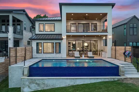Luxe Lakefront Haven | Concierge Services - Image 1