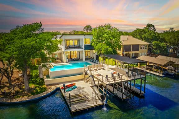 Highland Harmony, Infinity Pool, Hot Tub, Kayaks - Image 1