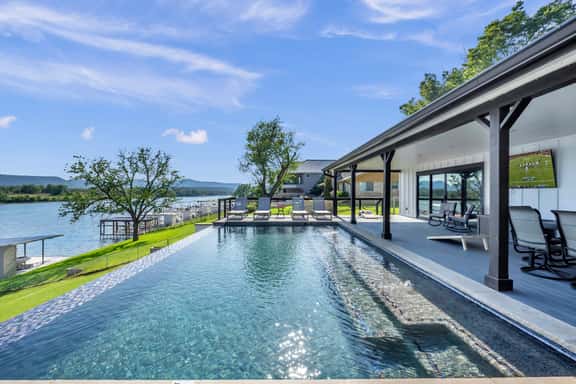 River Oaks Luxury Lakeshore | Concierge Services Available - Image 1
