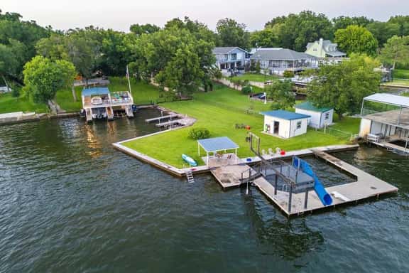 Lakeshore Retreat with Pool, Spa & Private Peninsula - Image 1