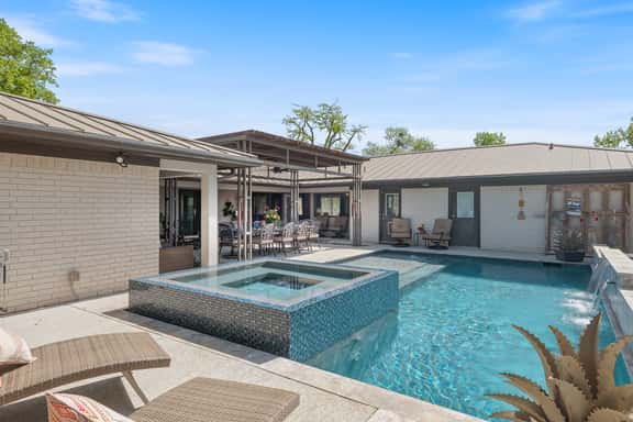 The Harbor House | 30 Night Plus Rental - Image 1