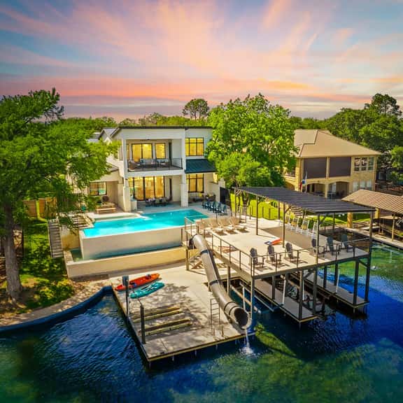 Highland Harmony, Infinity Pool, Hot Tub, Kayaks - Image 1