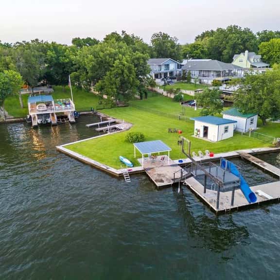 Lakeshore Retreat with Pool, Spa & Private Peninsula - Image 1