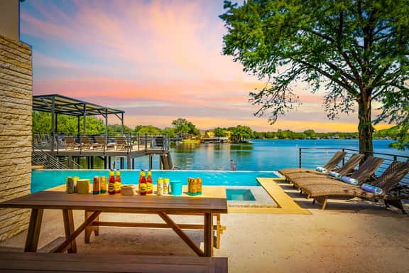 Highland Harmony, Infinity Pool, Hot Tub, Kayaks - Image 2