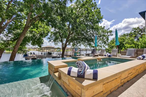 Lakeshore Landing | Concierge Services - Image 2