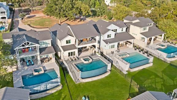Side by Side Lux Homes } Concierge Services - Image 4
