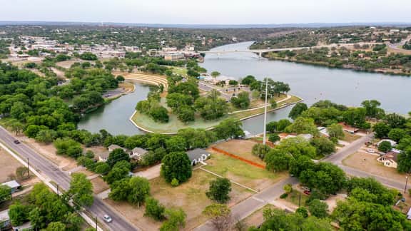 Lake Marble Falls Waterfront | House | Wet Slip | Huge Yard - Image 3