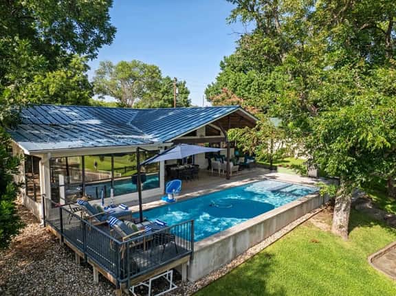 Lakeshore Retreat with Pool, Spa & Private Peninsula - Image 2