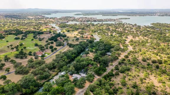 Lake LBJ Compound | 2 Homes Side-by-Side | Sleeps 25 | Pool | Hot Tub | Great Fishing - Image 4