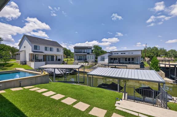 Robinhood Lakefront Retreat, Winter Specials - Image 3