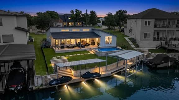Robinhood Lakefront Retreat, Winter Specials - Image 4