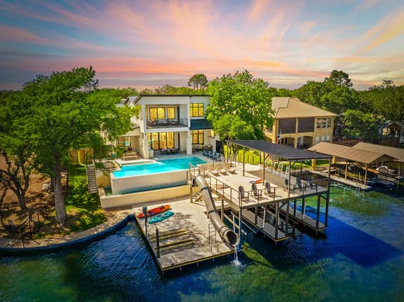 Highland Harmony, Infinity Pool, Hot Tub, Kayaks - Image 1