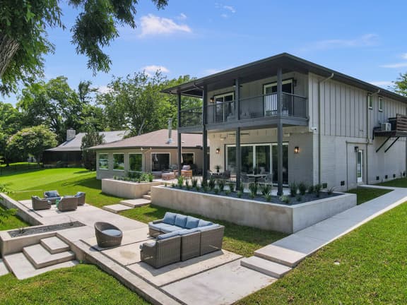 The Retreat on Lakeshore | Concierge Services - Image 1