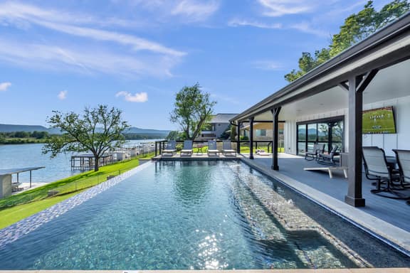 River Oaks Luxury Lakeshore | Concierge Services Available - Image 1